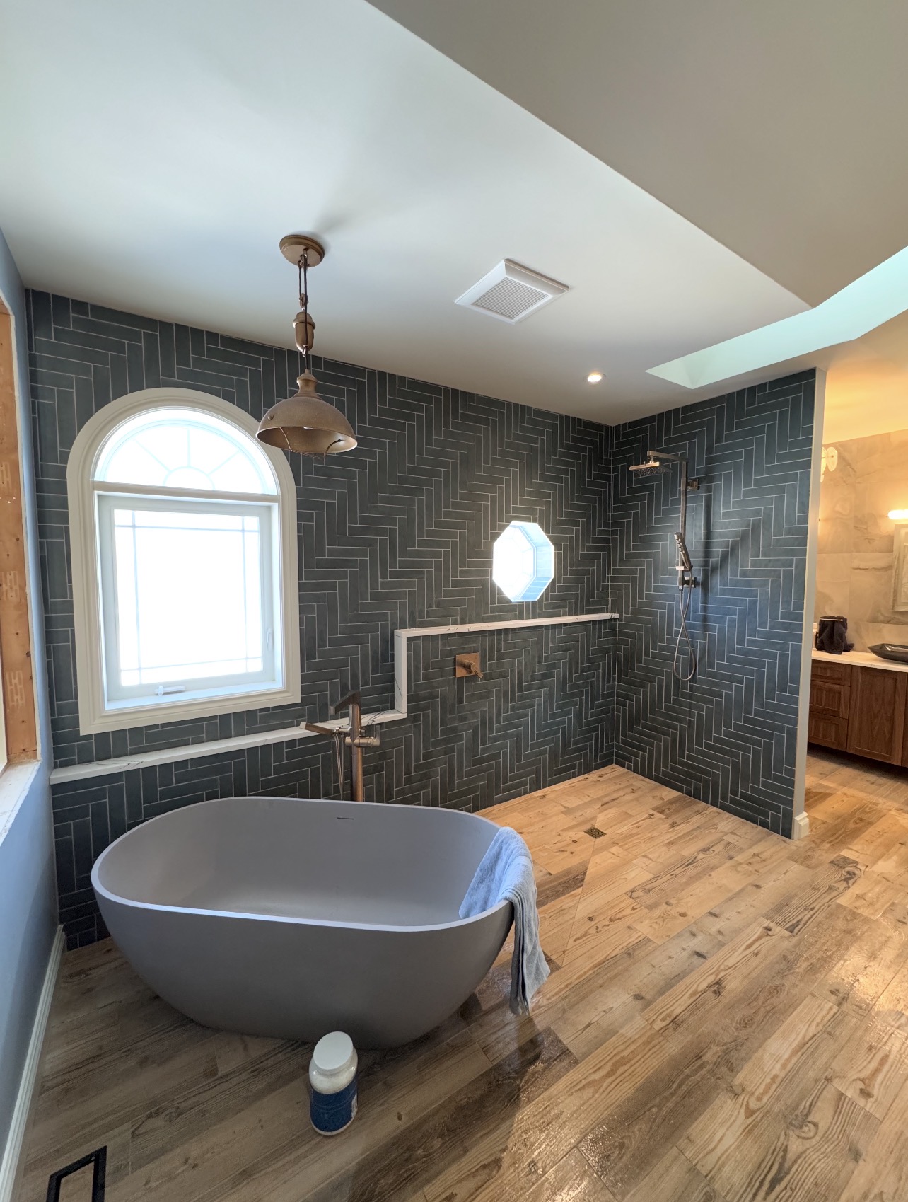 Tile tub surround installation by Orleans Flooring Co. in Ottawa